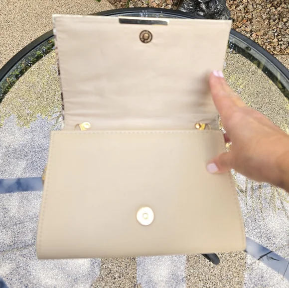 NWT Cruise Club Small Beige Clutch/Crossbody with Textured Snake Print Design - Picture 8 of 11